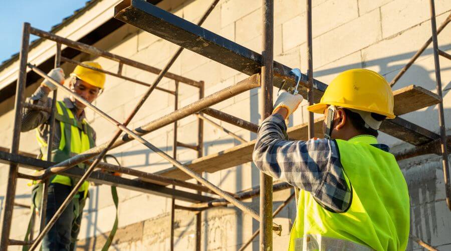Expert Emergency Roof Repairs services in Pleasantville, OH